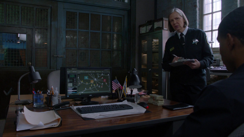 AOC Computer Monitor in Chicago P.D. S08E15 The Right Thing (2021)