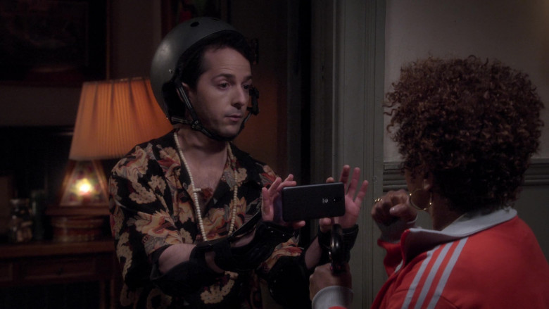 AT&T Smartphone in The Upshaws S01E04 Big Plans (2021)