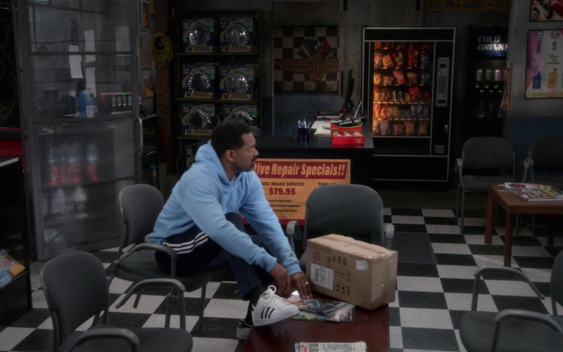 Adidas Men's Sneakers of Mike Epps as Bennie in The Upshaws S01E09 Gloves Off (1)