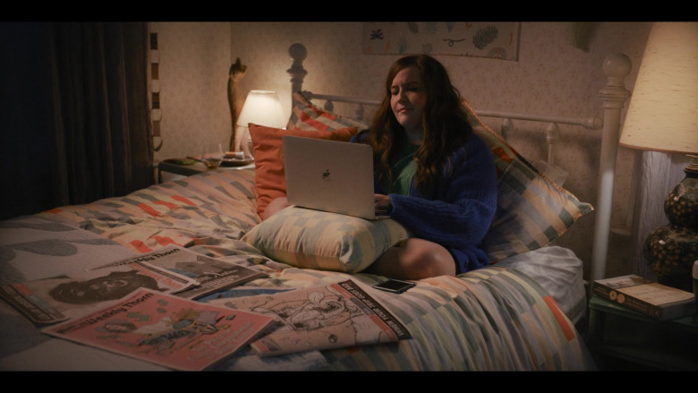 Apple MacBook Laptop Used by Aidy Bryant as Annie Easton in Shrill S03E08 Move (2021)
