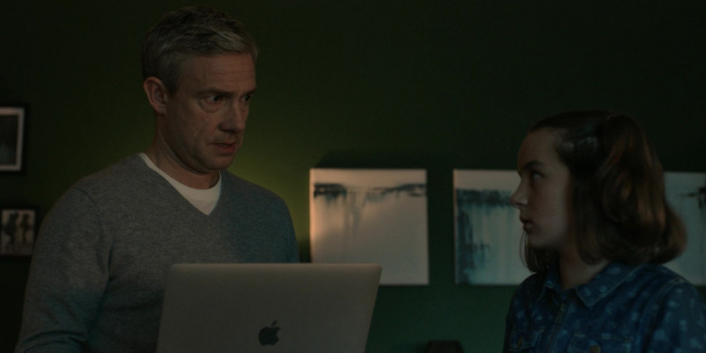 Apple MacBook Laptop Used by Martin Freeman as Paul Worsley in Breeders S02E09 (4)