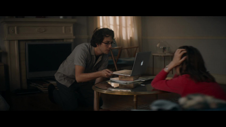 Apple MacBook Laptop Used by Nat Wolff as Jake in Mainstream (2)