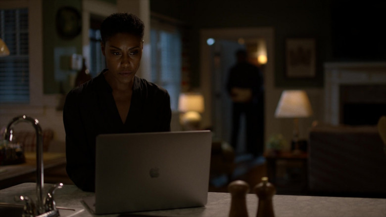 Apple MacBook Laptop in Black Lightning S04E12 The Book of Resurrection Chapter One (2021)