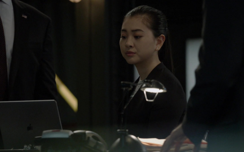 Apple MacBook Laptop in The Blacklist S08E15 The Russian Knot (2021)