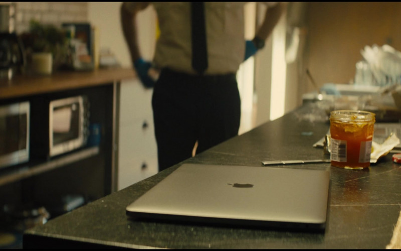 Apple MacBook Pro Laptop of Jake Weber as Owen Casserly in Those Who Wish Me Dead (2)