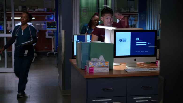 Apple iMac Computers Used by Doctors in the Hospital in Chicago Med S06E13 TV Show 2021 (2)