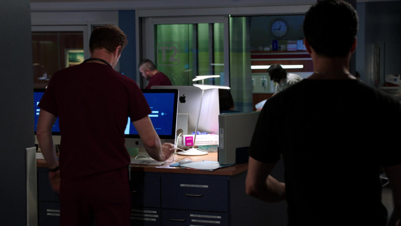 Apple iMac Computers Used by Doctors in the Hospital in Chicago Med S06E13 TV Show 2021 (4)