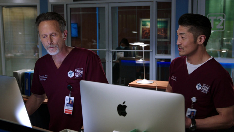 Apple iMac Computers Used by Doctors in the Hospital in Chicago Med S06E13 TV Show 2021 (7)