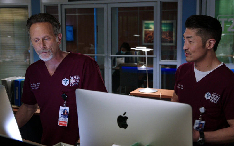 Apple iMac Computers Used by Doctors in the Hospital in Chicago Med S06E13 TV Show 2021 (7)