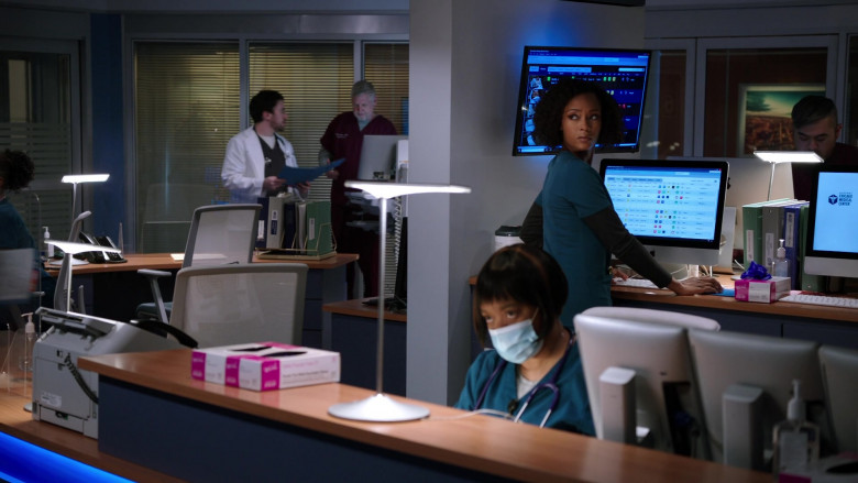 Apple iMac Computers in Chicago Med S06E14 (2)