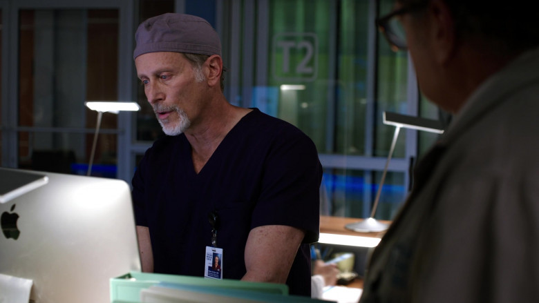 Apple iMac Computers in Chicago Med S06E14 (3)