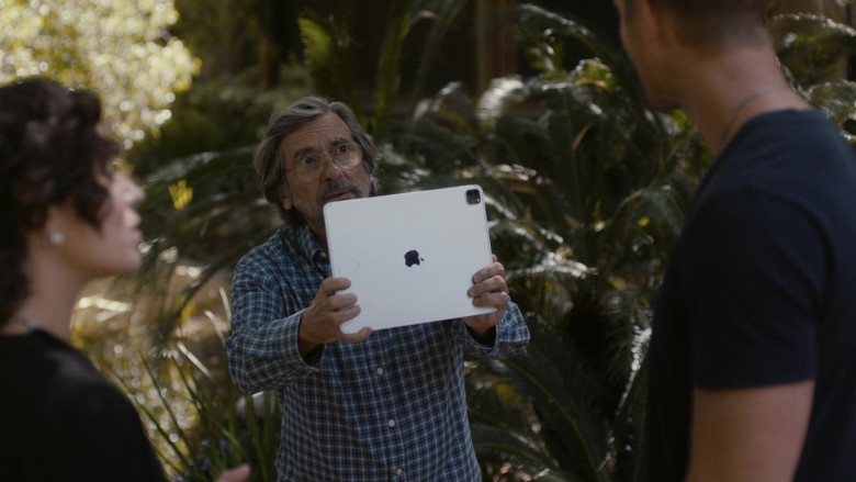 Apple iPad Pro Tablet of Griffin Dunne as Nicky Pearson in This Is Us S05E16 The Adirondacks (2)
