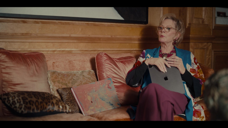 Apple iPad Tablet of Jean Smart as Deborah Vance in Hacks S01E02 Primm (2021)