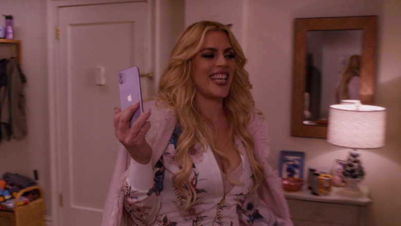 Apple iPhone 12 Purple Smartphone of Busy Philipps as Summer in Girls5eva S01E02 (1)