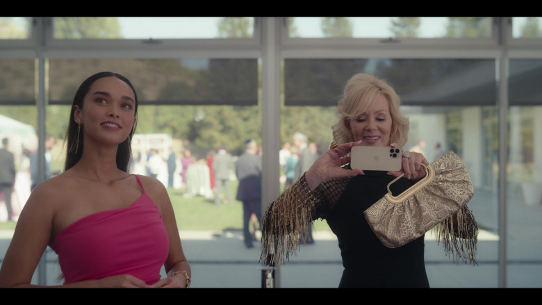 Apple iPhone Smartphone of Jean Smart as Deborah Vance in Hacks S01E04 D'Jewelry (2021)