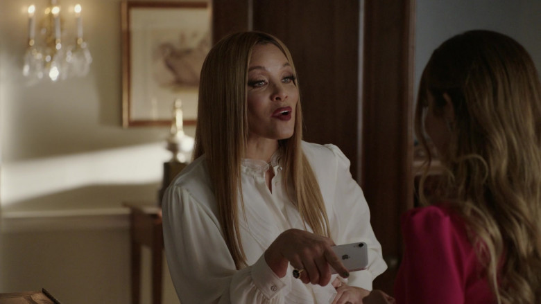 Apple iPhone Smartphone of Michael Michele as Dominique Deveraux in Dynasty S04E01 That Unfortunate Dinner (2021)