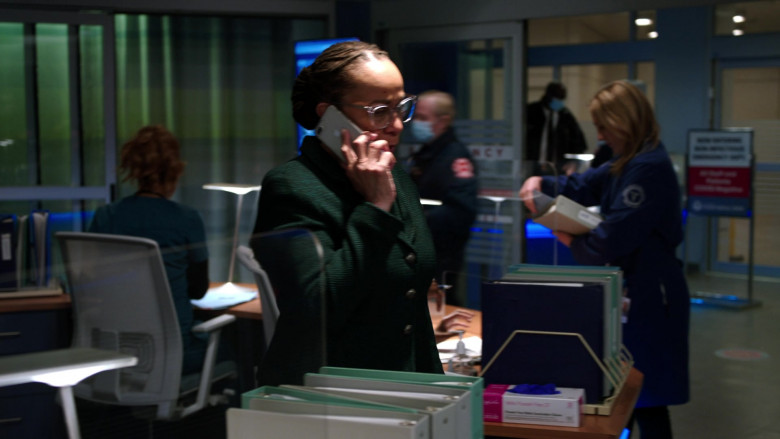 Apple iPhone Smartphone of S. Epatha Merkerson as Sharon Goodwin in Chicago Med S06E13 What a Tangled Web We Weave (2021)
