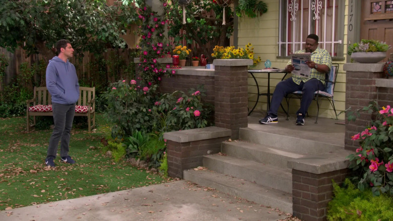 Asics Men's Shoes of Cedric the Entertainer as Calvin in The Neighborhood S03E16 (1)