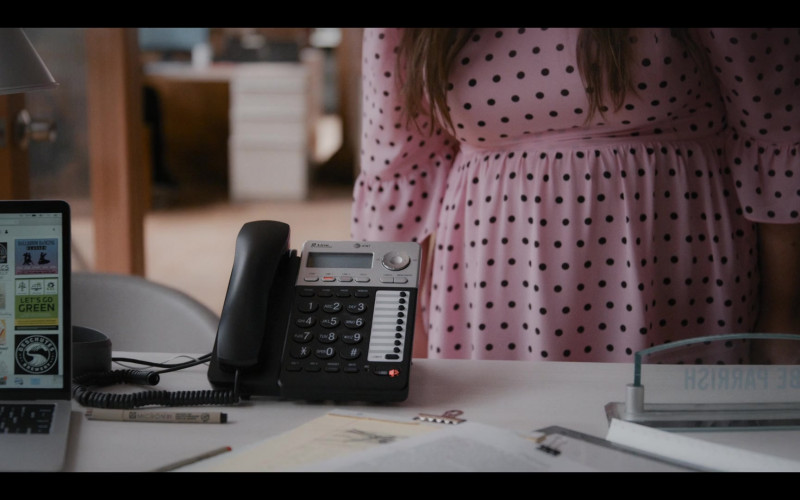 At&t Phone in Shrill S03E02 Will (2021)