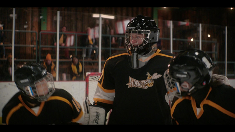 Bauer Hockey Helmets in The Mighty Ducks Game Changers S01E07 (3)