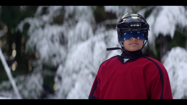 CCM Ice Hockey Helmets in The Mighty Ducks Game Changers S01E07 (3)