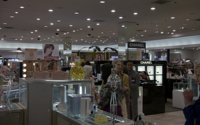 CHANEL Makeup & Cosmetics in Pose S03E01 (1)