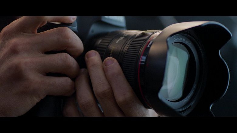 Canon Camera in Jupiter's Legacy S01E04 (2)