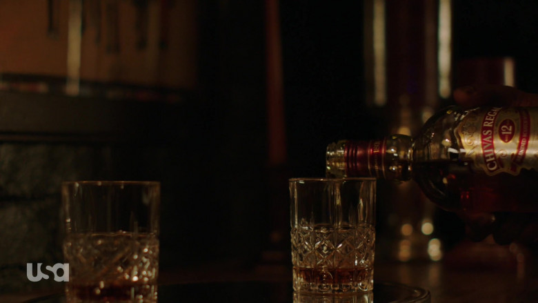 Chivas Regal 12 Year Old Blended Scotch Whisky in Queen of the South S05E07 El Zorro en La Gallinera (2021)