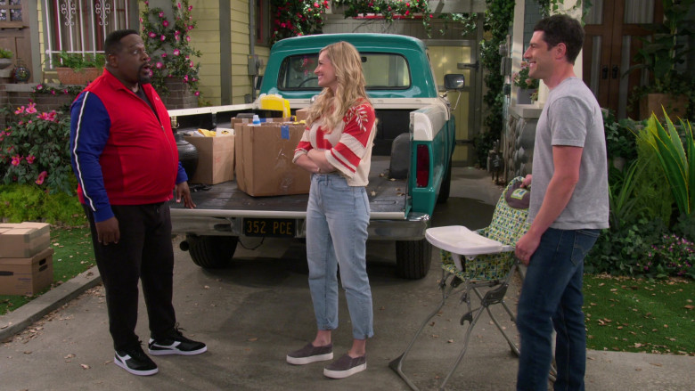 Diadora Kick P Sneakers of Cedric the Entertainer as Calvin in The Neighborhood S03E16 Welcome to the Test Run (2021)