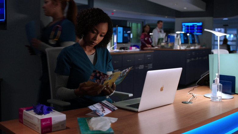 Doctors Using Apple MacBook Laptops in Chicago Med S06E13 TV Show 2021 (1)