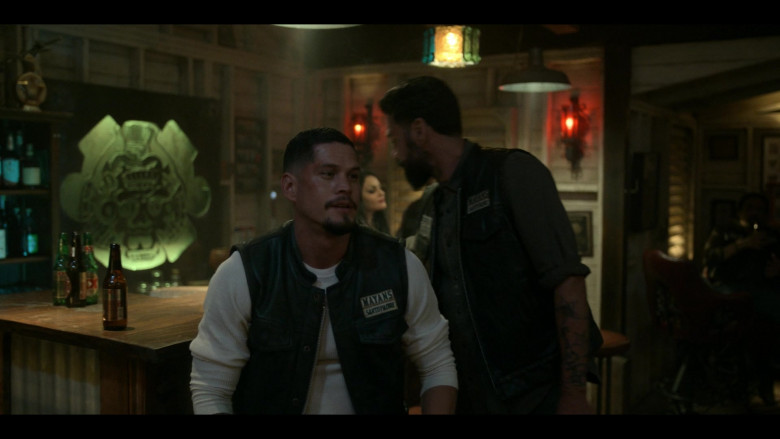 Dos Equis XX Beer in Mayans M.C. S03E09 The House of Death Floats By (1)