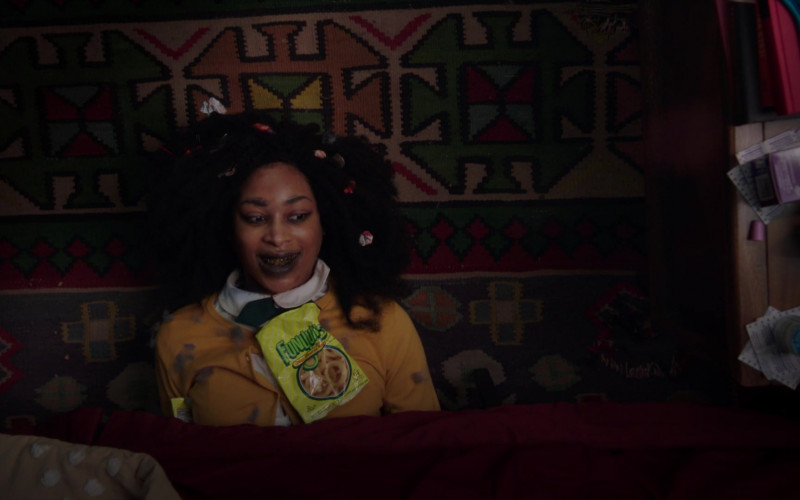 Funyuns Flavored Rings in A Black Lady Sketch Show S02E04 My Booty Look Juicy, Don’t It (2021)