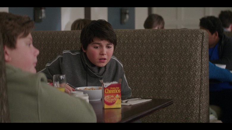 General Mills Honey Nut Cheerios Cereal in The Mighty Ducks Game Changers S01E09 (2)