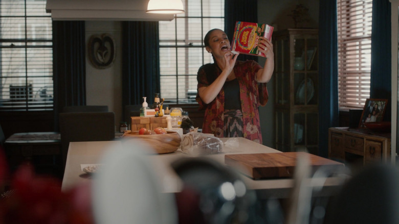 General Mills Lucky Charms Cereal Enjoyed by Susan Kelechi Watson as Beth (Clarke) Pearson in This Is Us S05E14 (3)
