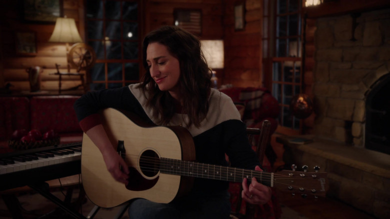 Gibson Guitar of Sara Bareilles as Dawn in Girls5eva S01E05 Catskills (2021)