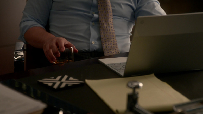 Google Pixelbook Chromebook Laptop in Bull S05E15 Snatchback (2)