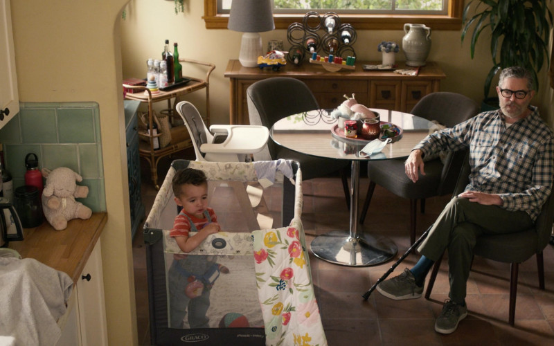 Graco Pack and Play Portable Playard in This Is Us S05E14 The Music and the Mirror (2021)