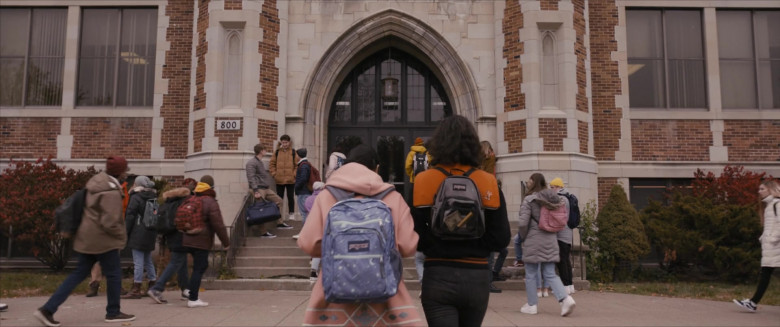 JanSport Backpacks of Victoria Moroles as Lupe and Kuhoo Verma as Sunny in Plan B (2021)