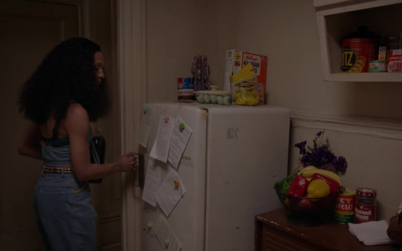 Kellogg's Cereals, Ritz Crackers, Cafe Bustelo and Maxwell House Coffee in Pose S03E01 "On the Run" (2021)