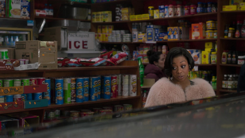 Kellogg's Cocoa Krispies and Pringles Chips in Run the World S01E01 Phenomenal Women (2021)