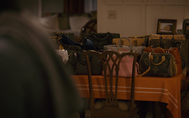 Louis Vuitton Handbags in Good Girls S04E07 Carolyn With a Y (2021)