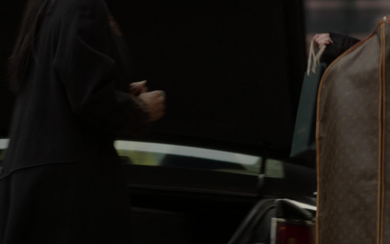 Louis Vuitton Suit Case in Pose S03E05 Something Borrowed, Something Blue (2021)