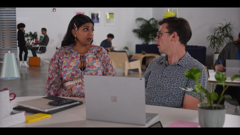 Microsoft Surface Laptop Used by Ryan O'Connell as Ryan Hayes in Special S02E06 Prom Queens (2)