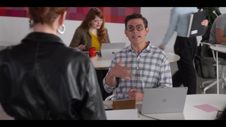 Microsoft Surface Laptop of Ryan O'Connell as Ryan Hayes in Special S02E05 Ryan Joins the Crips (1)