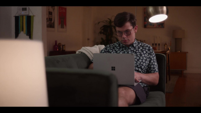 Microsoft Surface Laptop of Ryan O'Connell as Ryan Hayes in Special S02E05 Ryan Joins the Crips (2)
