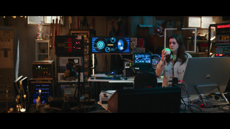 Microsoft Surface Studio Computer Used by Anne Hathaway as Leah in Solos S01E01 LEAH (3)