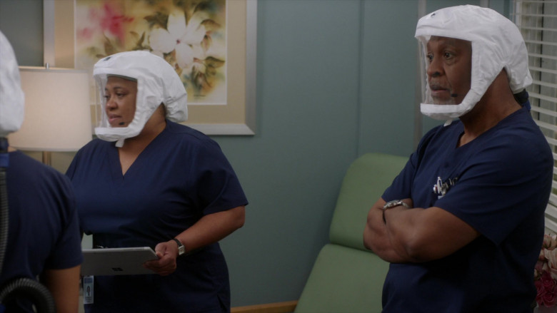 Microsoft Surface Tablets in Grey's Anatomy S17E15 Tradition (1)