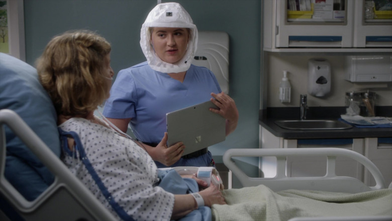 Microsoft Surface Tablets in Grey's Anatomy S17E16 I'm Still Standing (2)