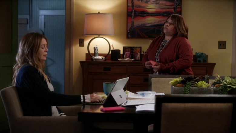 Microsoft Surface Tablets in Grey's Anatomy S17E16 I'm Still Standing (4)