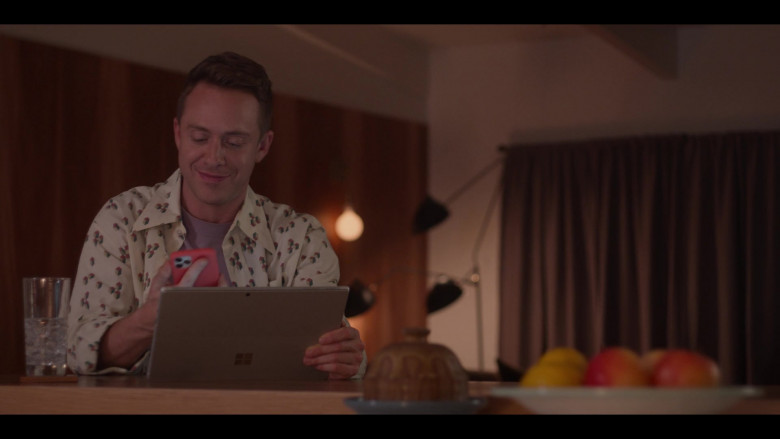 Microsoft Surface Tablets in Special S02E03 (2)